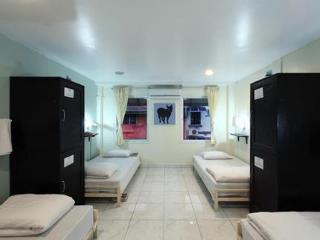 Bodega Phuket Patong (Adults Only) Hostel Exterior photo